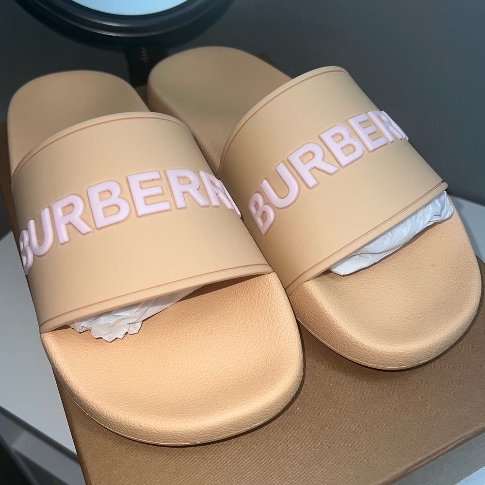 🩷AUTHENTIC LIKE NEW BURBERRY FURLEY LOGO SLIDES🩷NUDE COLOR WITH PINK LOGO
